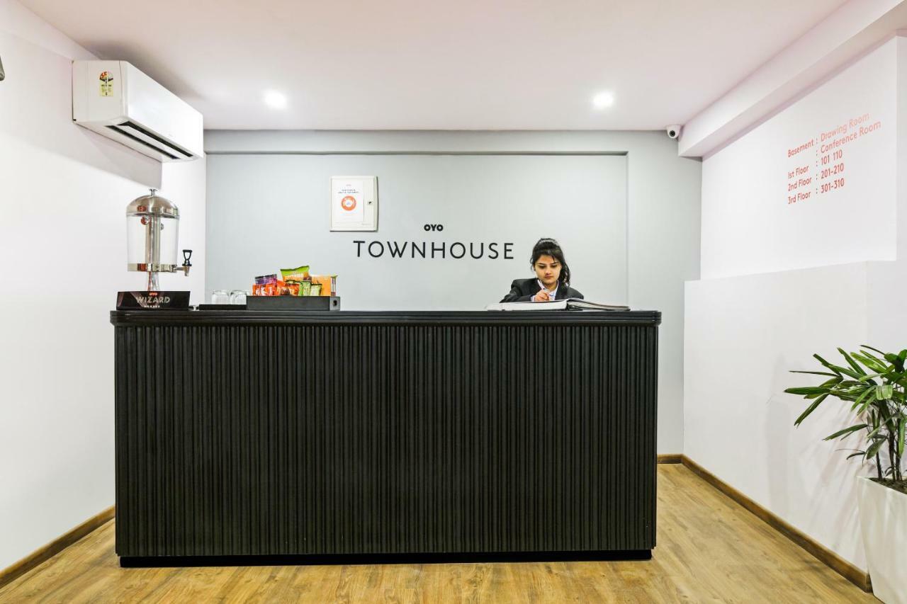 Oyo Townhouse 086 Pankha Road Hotel New Delhi Eksteriør billede